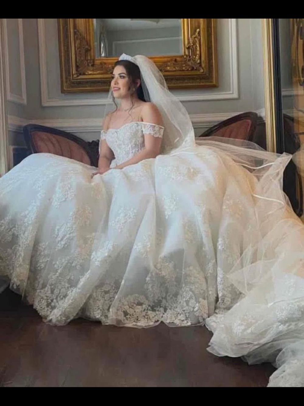 Elegant Off-Shoulder Lace Ball Gown Wedding Dress in White